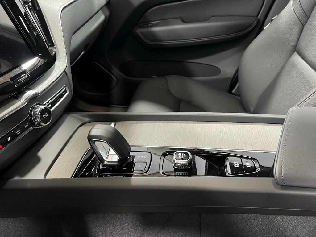 new 2025 Volvo XC60 Plug-In Hybrid car, priced at $67,800
