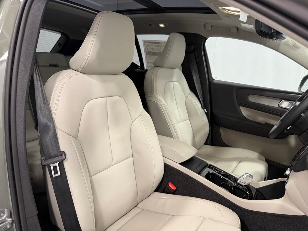 new 2025 Volvo XC40 car, priced at $52,015