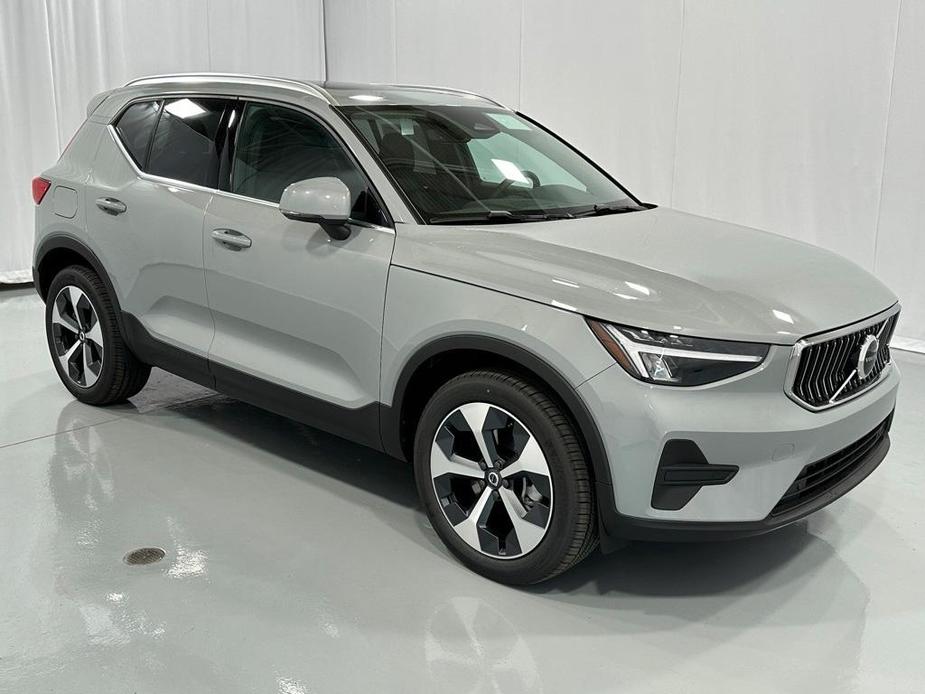 new 2025 Volvo XC40 car, priced at $46,015