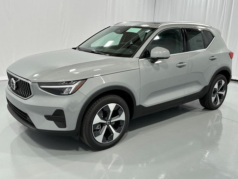 new 2025 Volvo XC40 car, priced at $46,015