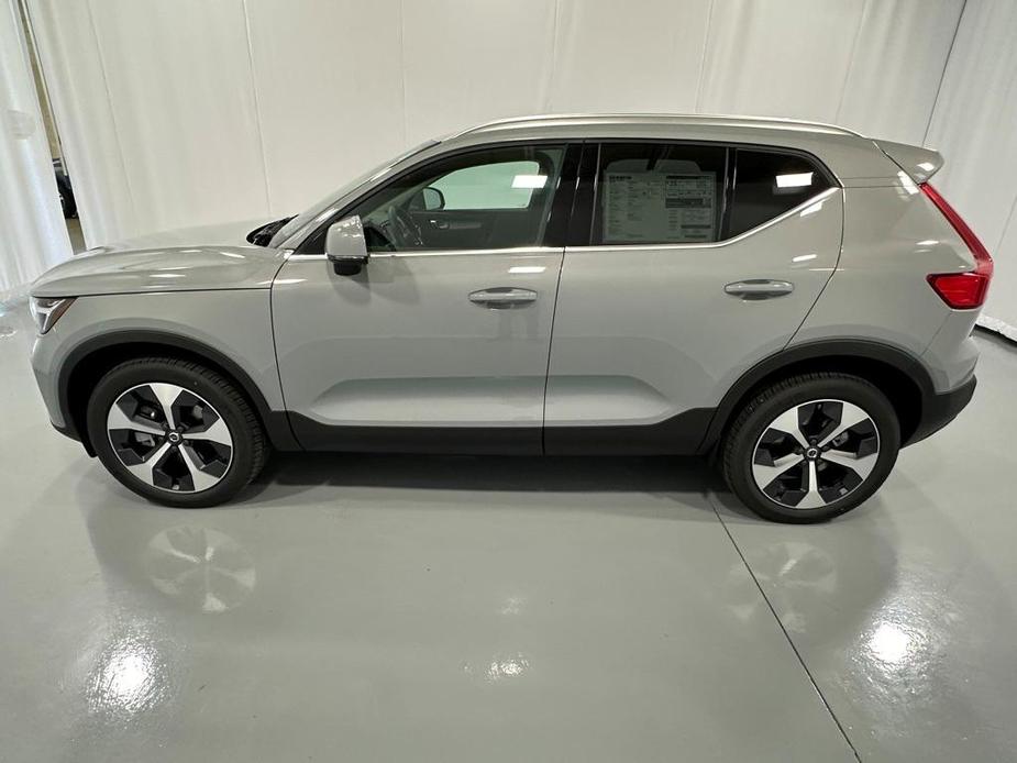 new 2025 Volvo XC40 car, priced at $46,015