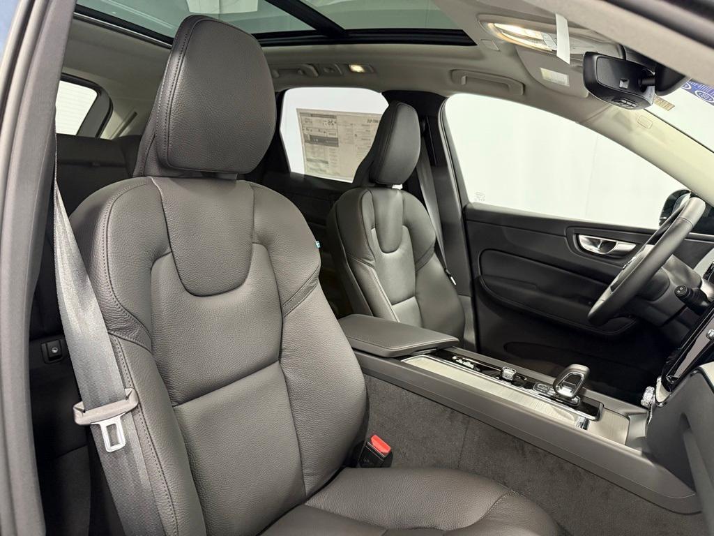 new 2025 Volvo XC60 car, priced at $55,360