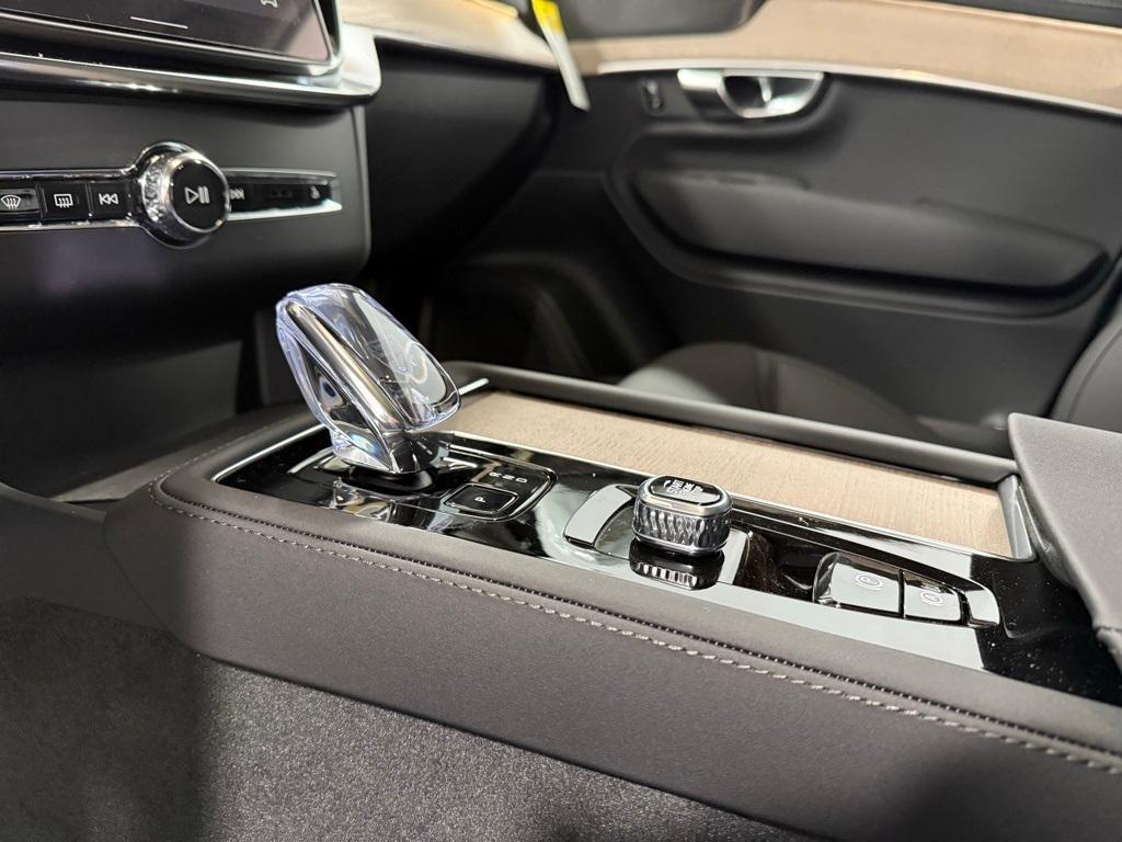 new 2025 Volvo XC90 car, priced at $69,155
