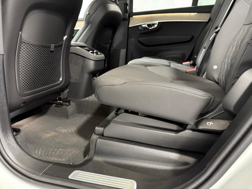 new 2025 Volvo XC90 car, priced at $69,155