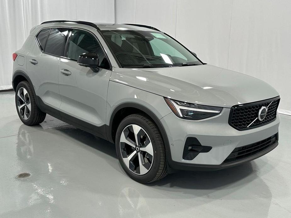 new 2025 Volvo XC40 car, priced at $48,315