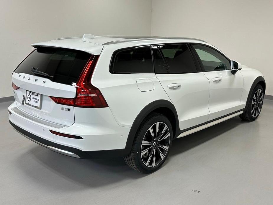 new 2024 Volvo V60 Cross Country car, priced at $58,725