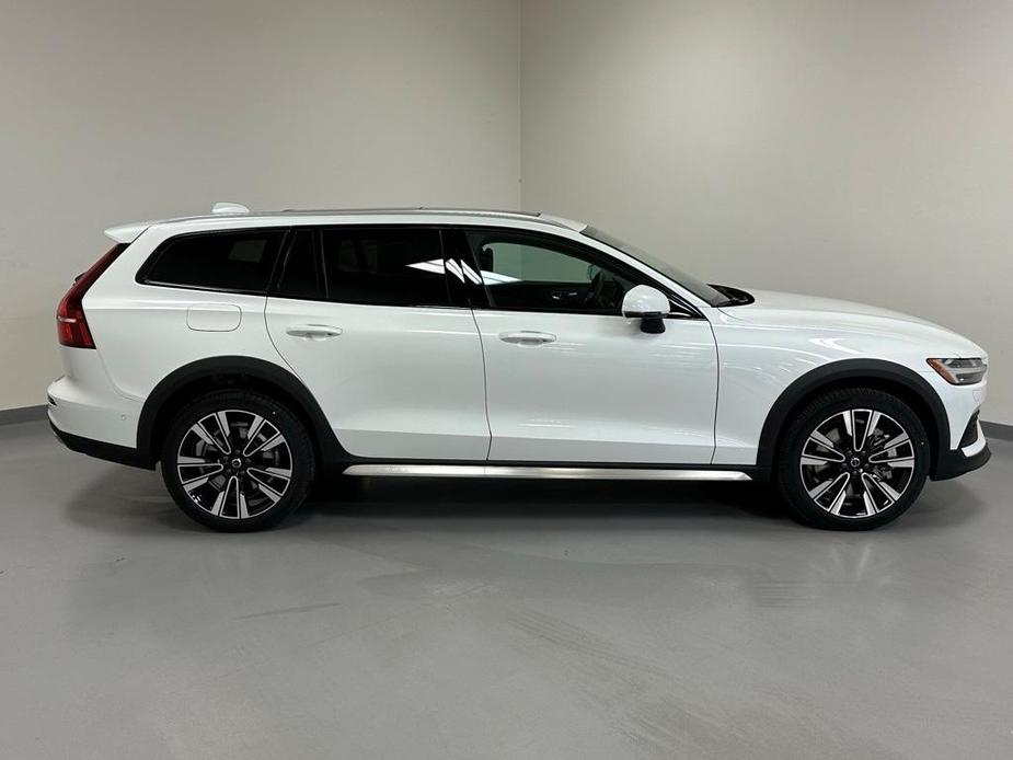 new 2024 Volvo V60 Cross Country car, priced at $58,725