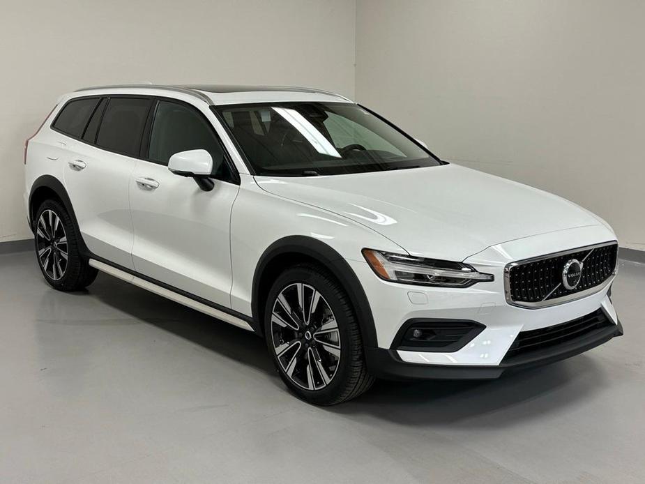 new 2024 Volvo V60 Cross Country car, priced at $58,725