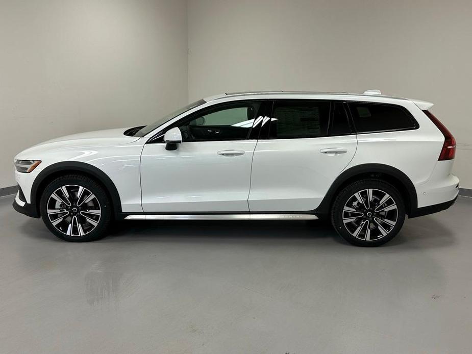 new 2024 Volvo V60 Cross Country car, priced at $58,725