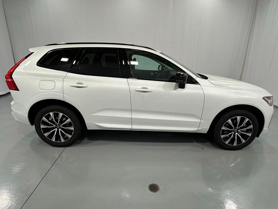 new 2025 Volvo XC60 car, priced at $51,075