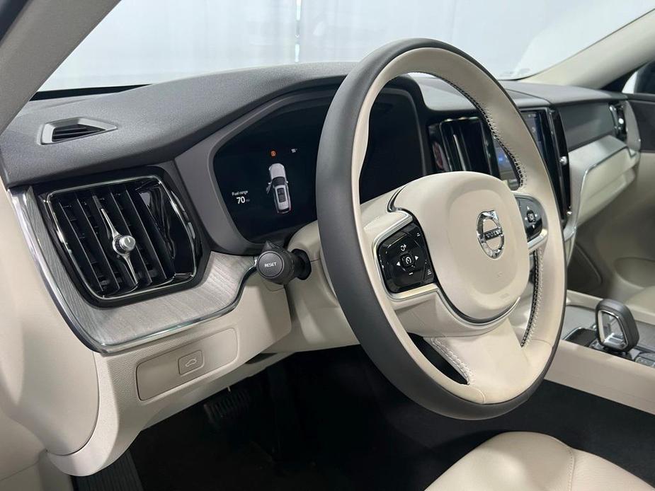 new 2025 Volvo XC60 car, priced at $55,335