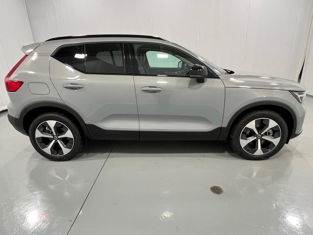 new 2025 Volvo XC40 car, priced at $47,695