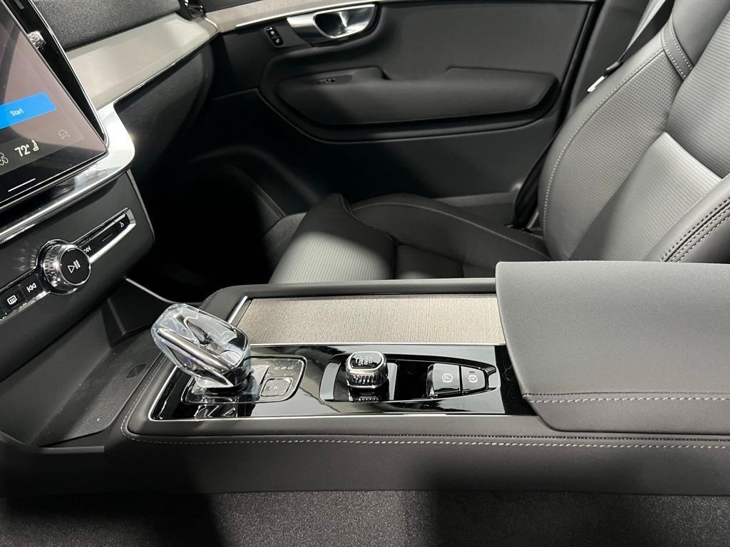 new 2025 Volvo XC90 car, priced at $73,145