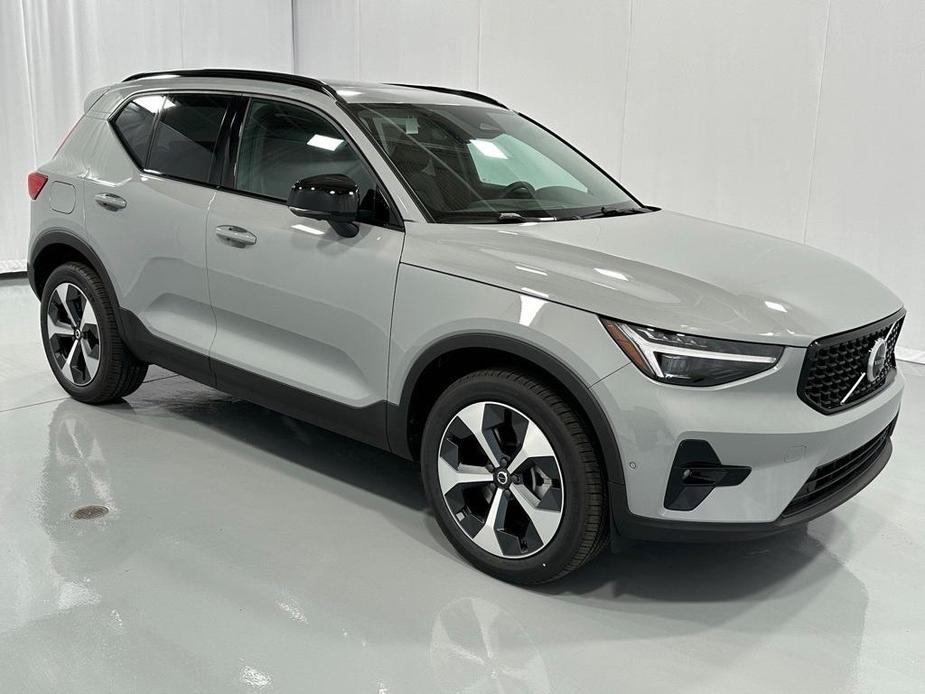 new 2025 Volvo XC40 car, priced at $48,315