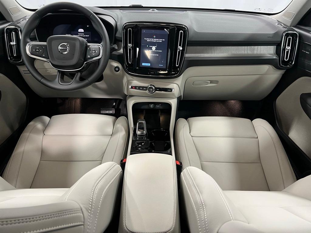 new 2025 Volvo XC40 car, priced at $52,235