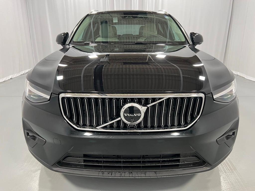 new 2025 Volvo XC40 car, priced at $52,235