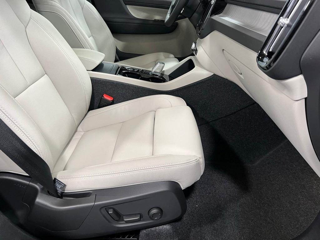 new 2025 Volvo XC40 car, priced at $52,235