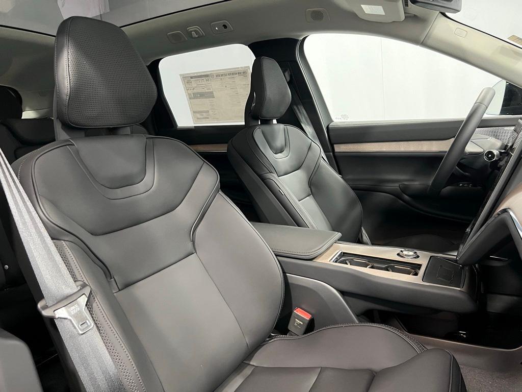 new 2025 Volvo EX90 car, priced at $91,292