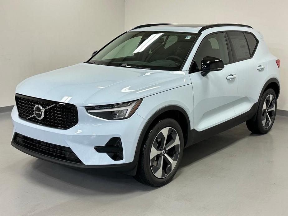 new 2024 Volvo XC40 car, priced at $45,880