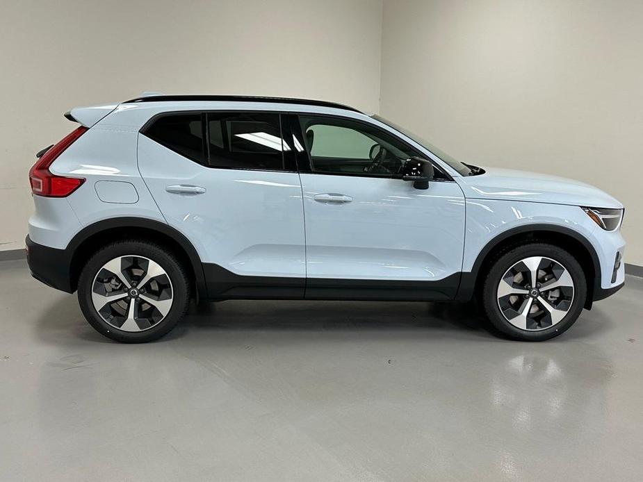 new 2024 Volvo XC40 car, priced at $45,880