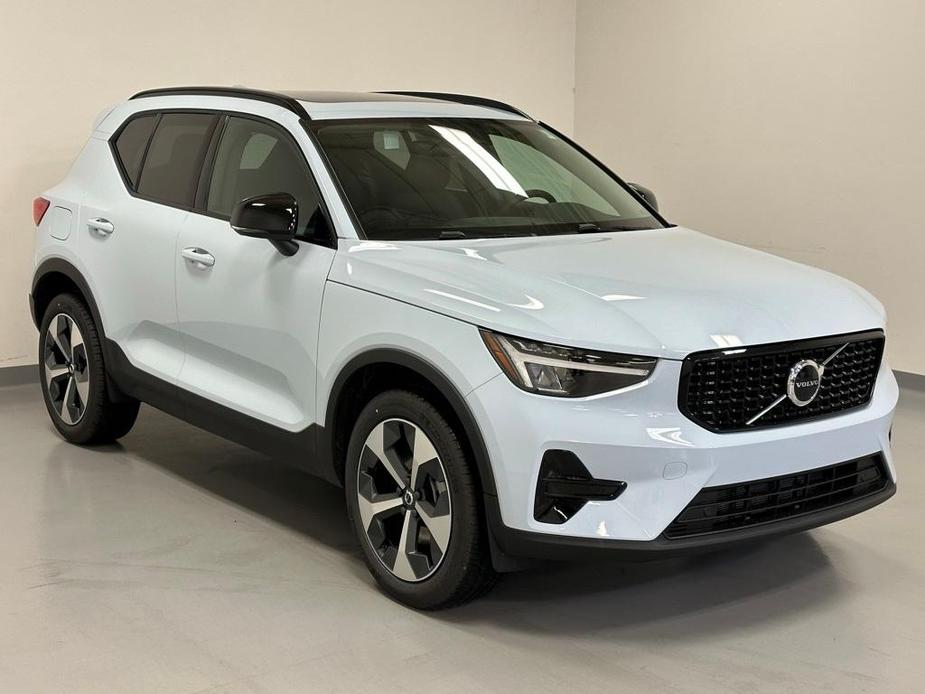 new 2024 Volvo XC40 car, priced at $45,880