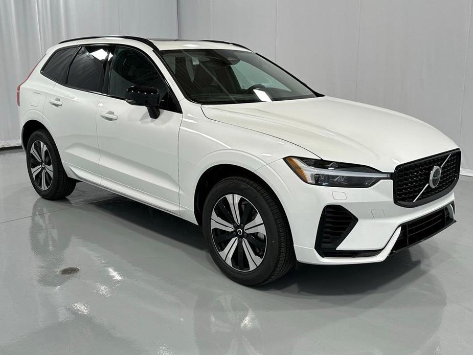 new 2025 Volvo XC60 car, priced at $62,075