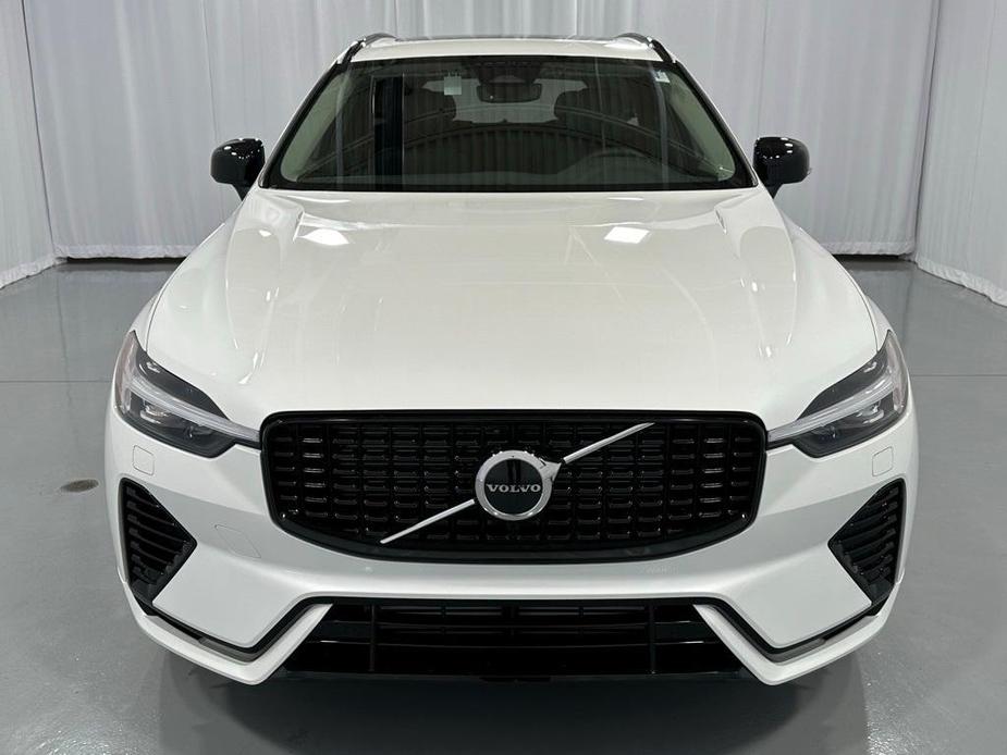 new 2025 Volvo XC60 car, priced at $62,075