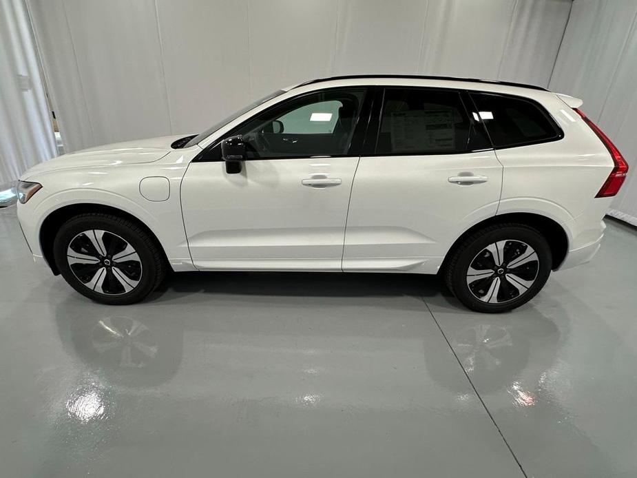 new 2025 Volvo XC60 car, priced at $62,075