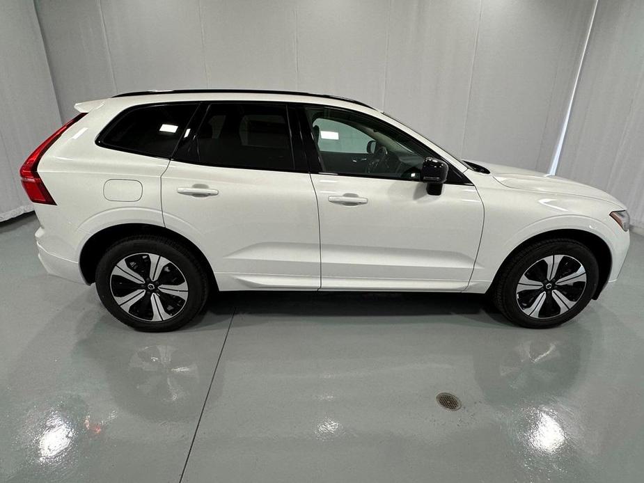 new 2025 Volvo XC60 car, priced at $62,075