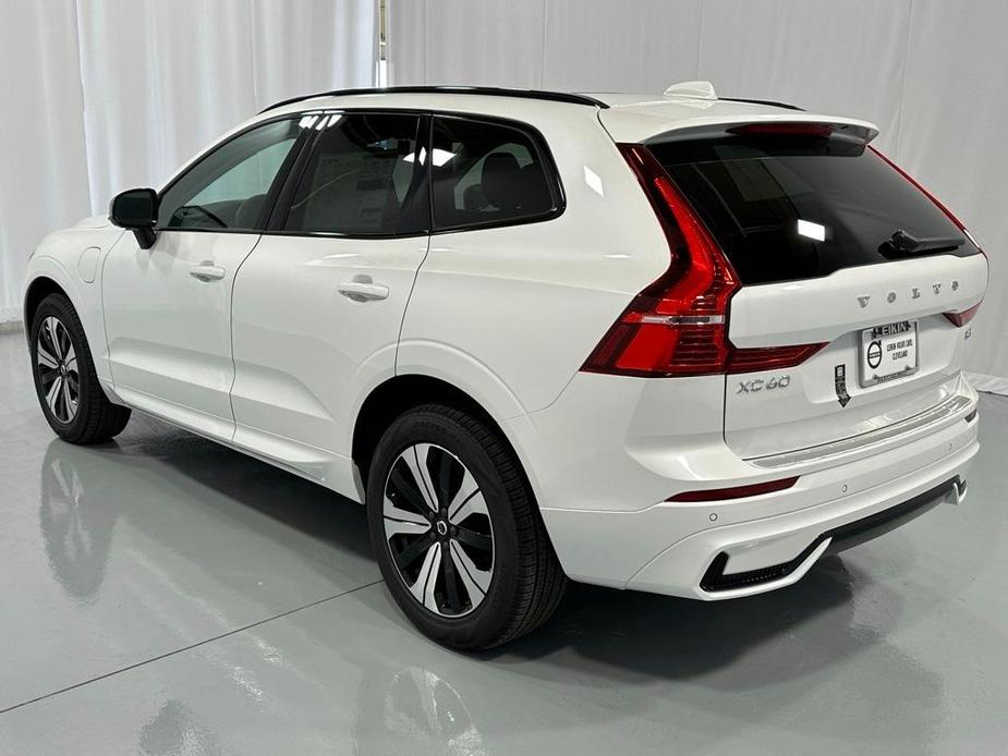 new 2025 Volvo XC60 car, priced at $62,075