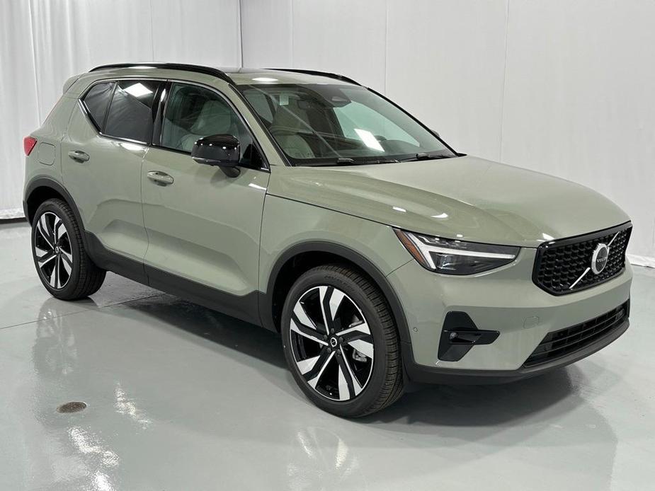 new 2025 Volvo XC40 car, priced at $49,790