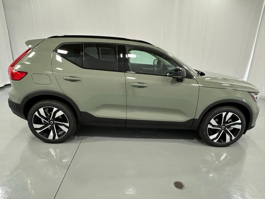 new 2025 Volvo XC40 car, priced at $49,790