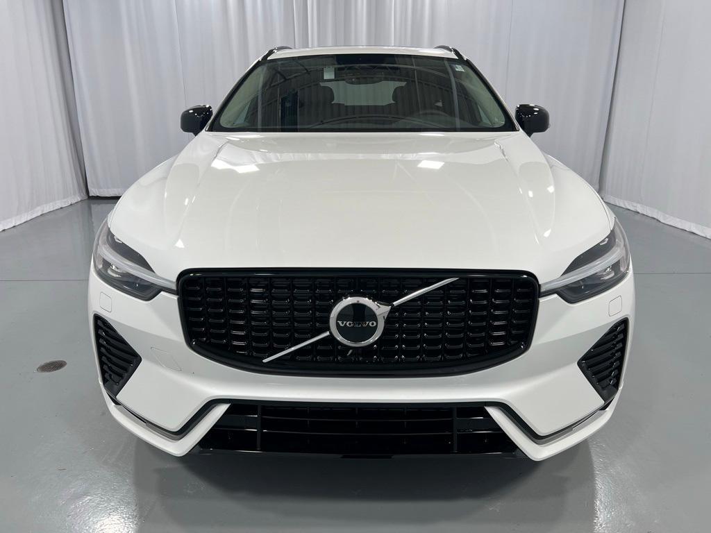 new 2025 Volvo XC60 car, priced at $51,075