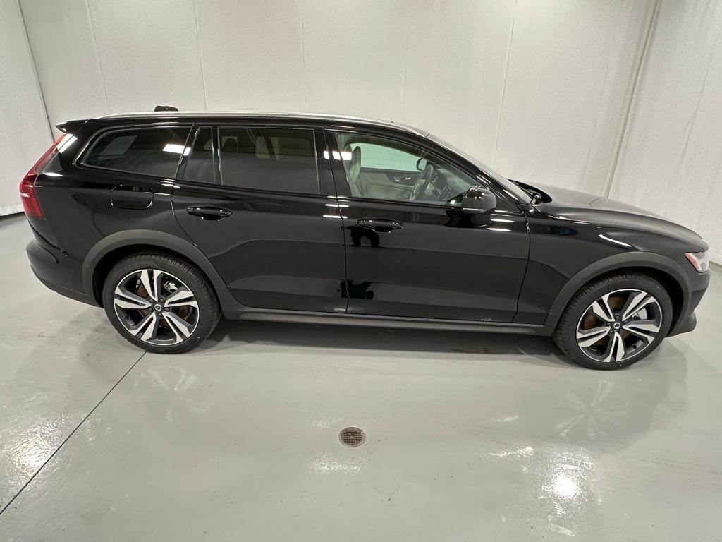 new 2025 Volvo V60 Cross Country car, priced at $55,025