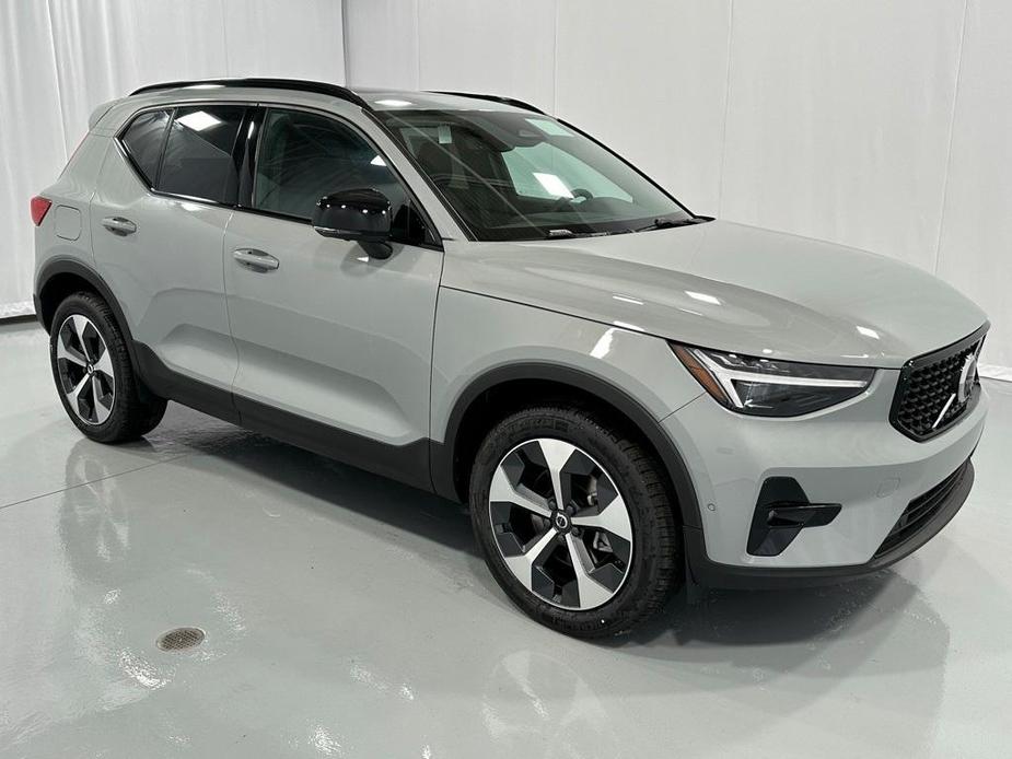 new 2025 Volvo XC40 car, priced at $48,315