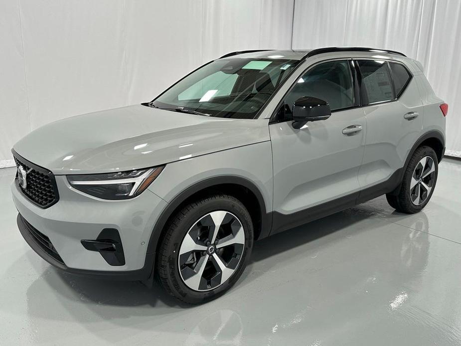 new 2025 Volvo XC40 car, priced at $48,315