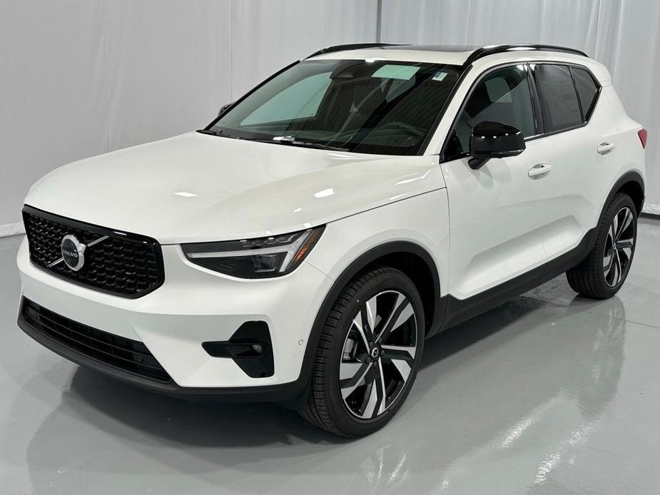 new 2025 Volvo XC40 car, priced at $51,040