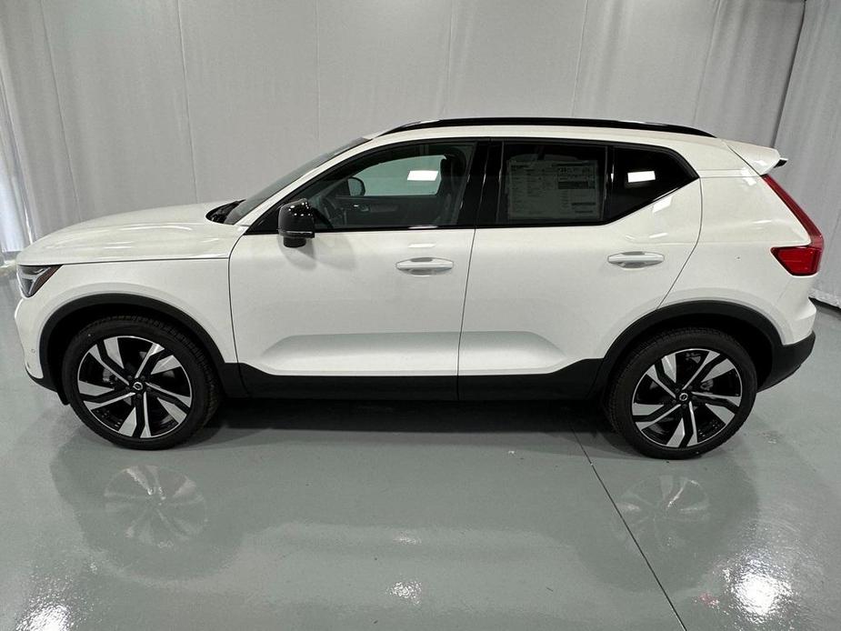 new 2025 Volvo XC40 car, priced at $51,040