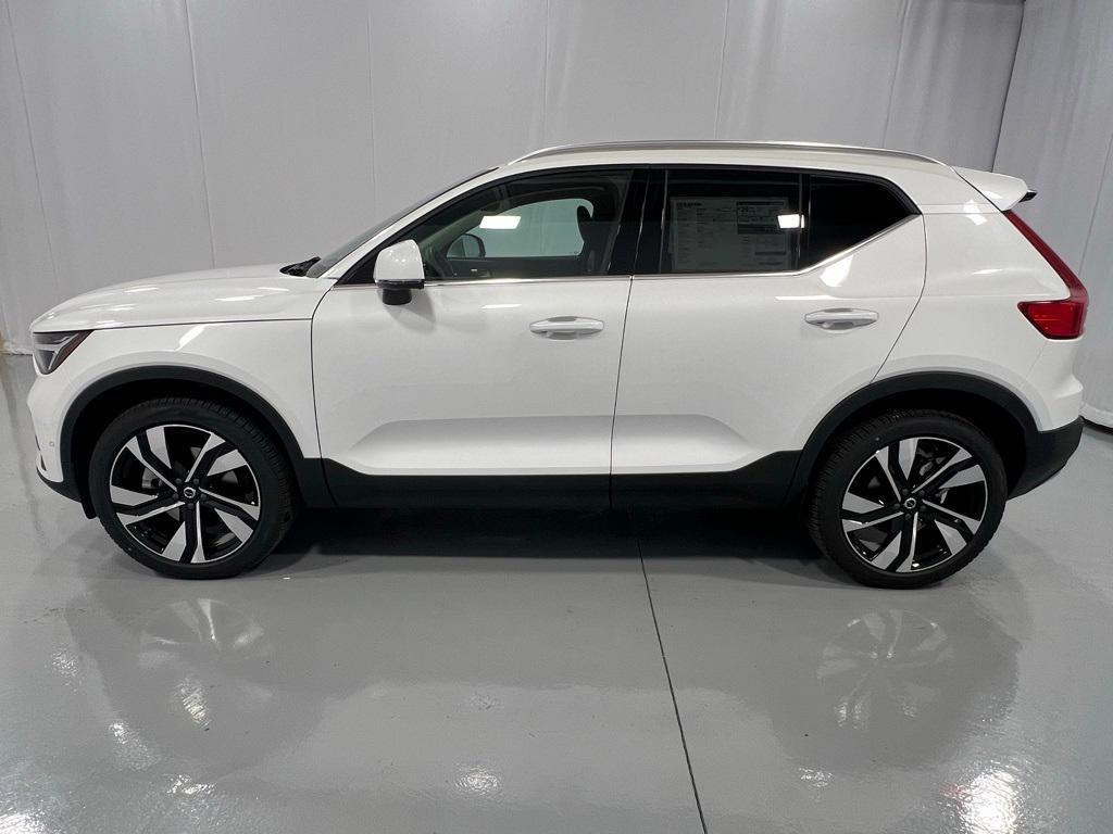 new 2025 Volvo XC40 car, priced at $52,215