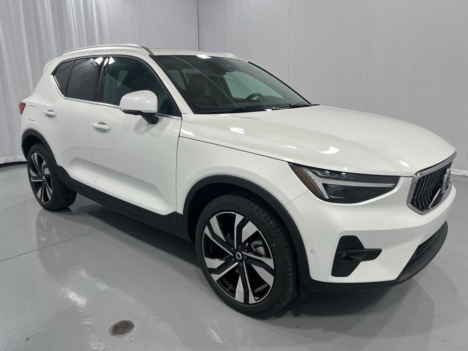 new 2025 Volvo XC40 car, priced at $52,215