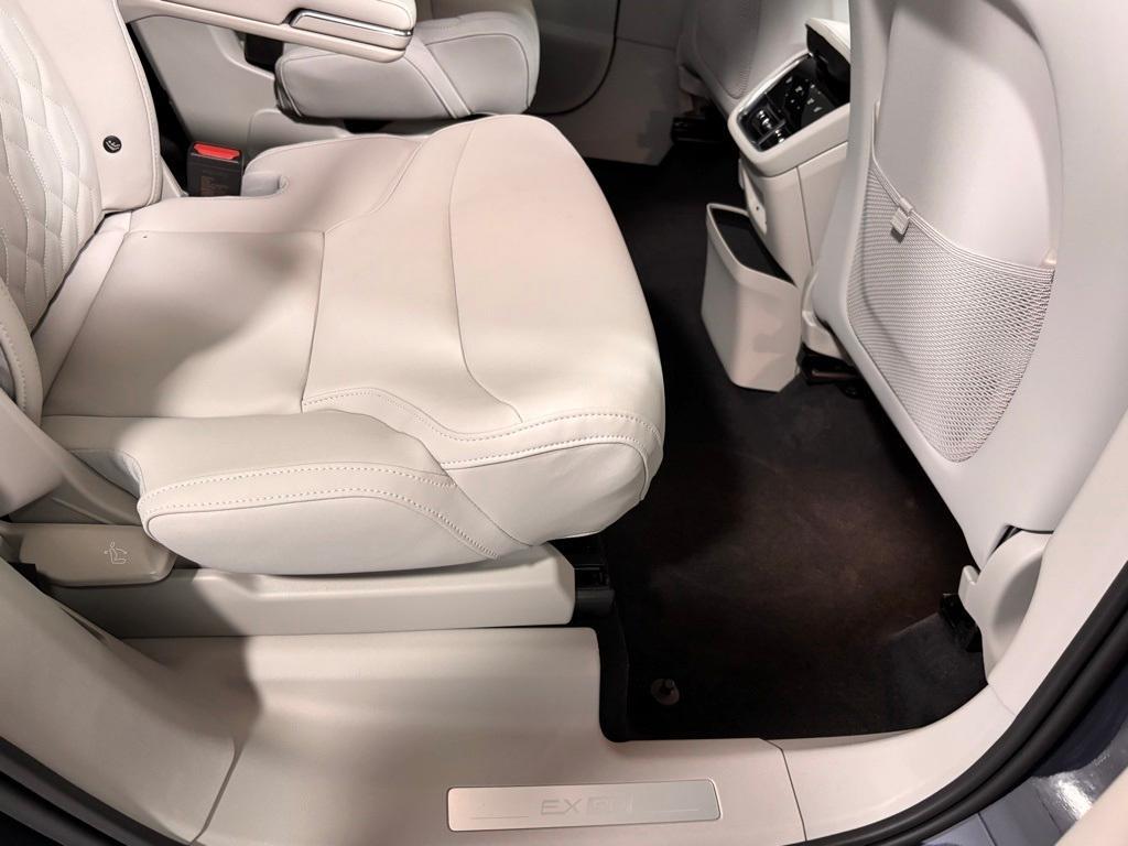 new 2025 Volvo EX90 car, priced at $84,384