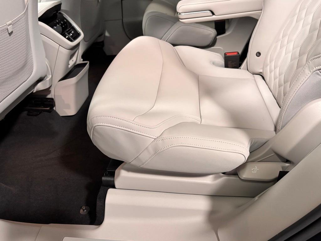 new 2025 Volvo EX90 car, priced at $84,384