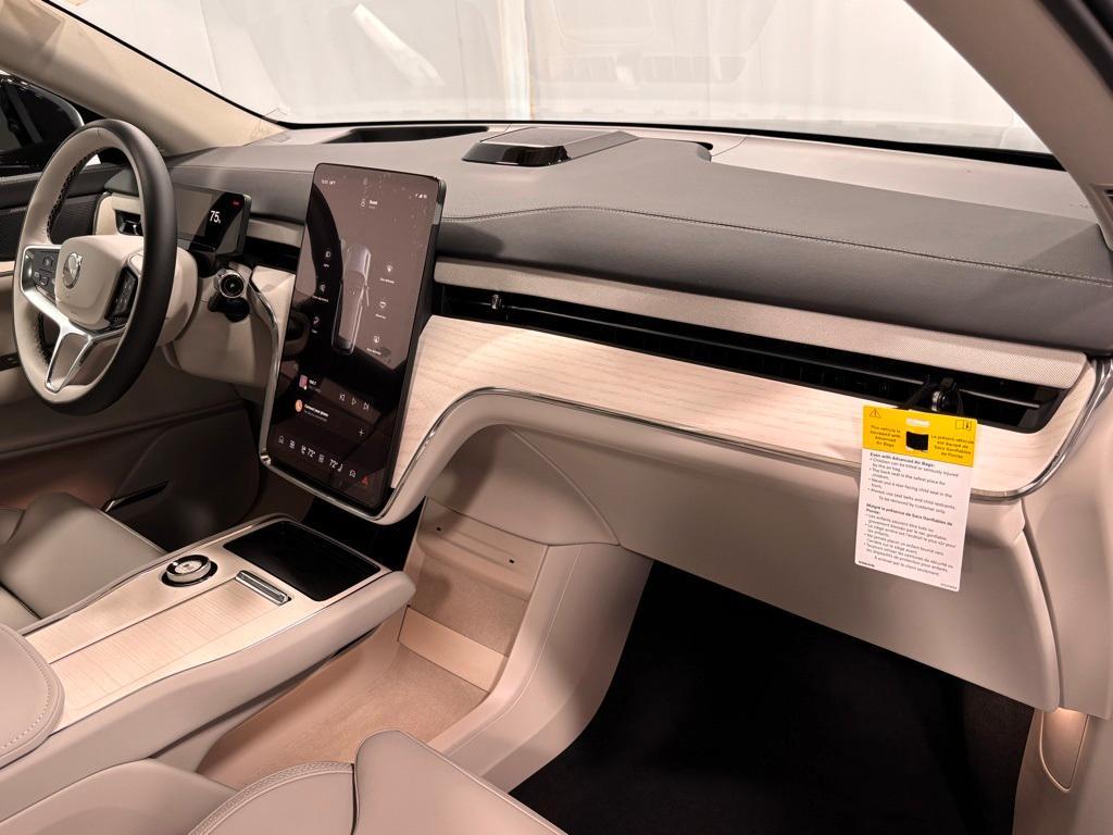 new 2025 Volvo EX90 car, priced at $84,384