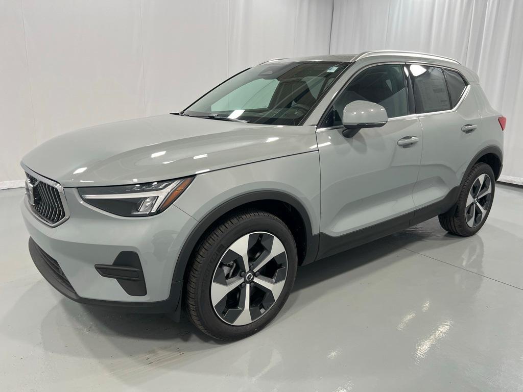 new 2025 Volvo XC40 car, priced at $45,465