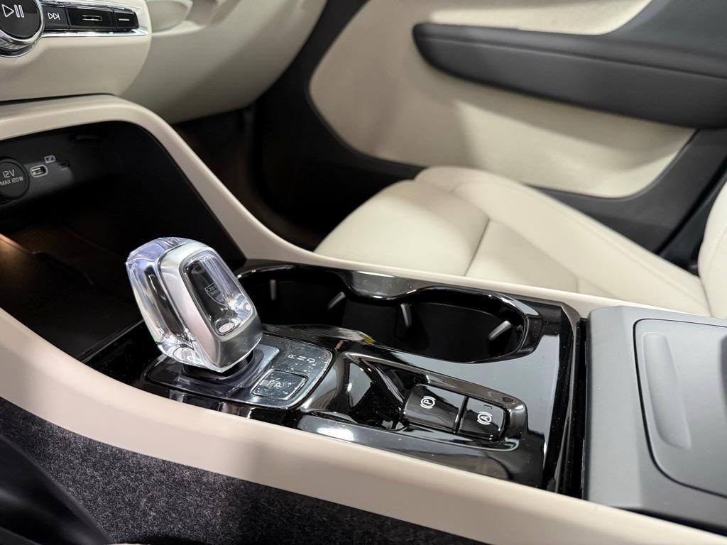new 2025 Volvo XC40 car, priced at $49,810