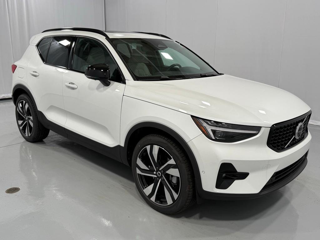 new 2025 Volvo XC40 car, priced at $49,810
