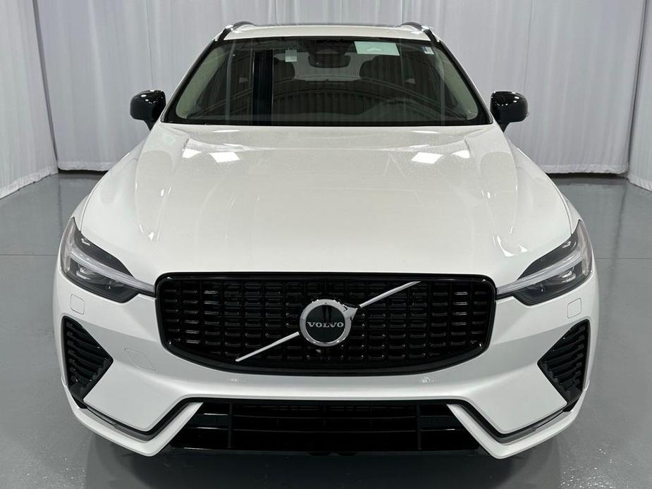 new 2025 Volvo XC60 car, priced at $51,075