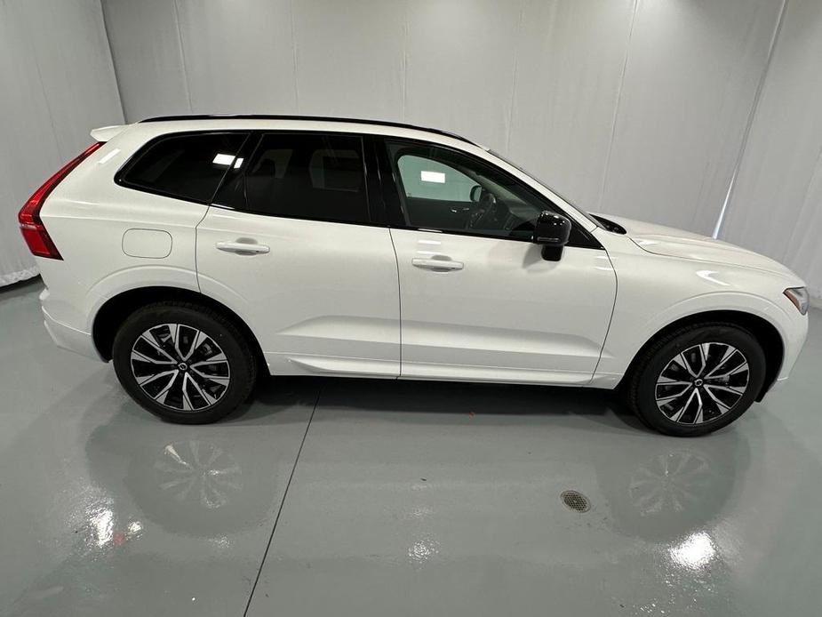 new 2025 Volvo XC60 car, priced at $51,075