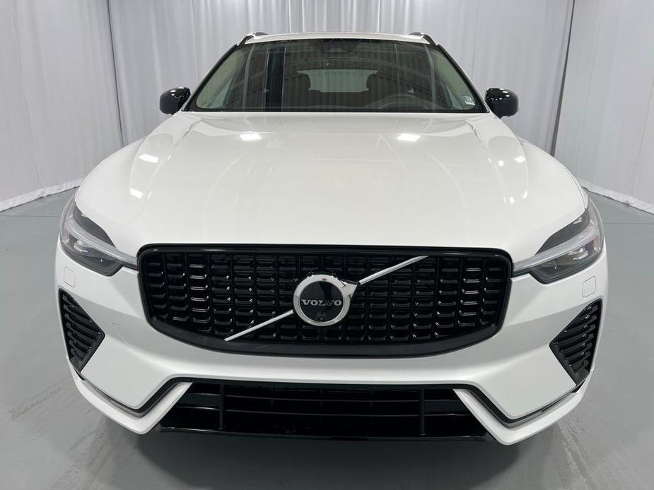 new 2025 Volvo XC60 car, priced at $61,025