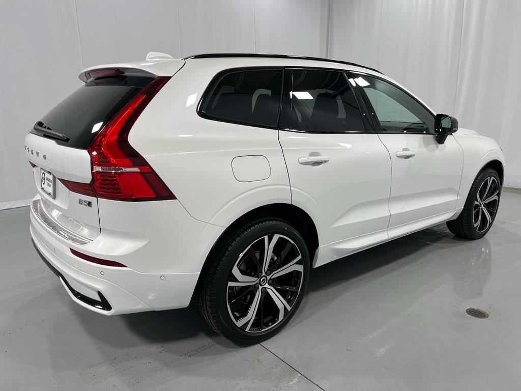 new 2025 Volvo XC60 car, priced at $61,025